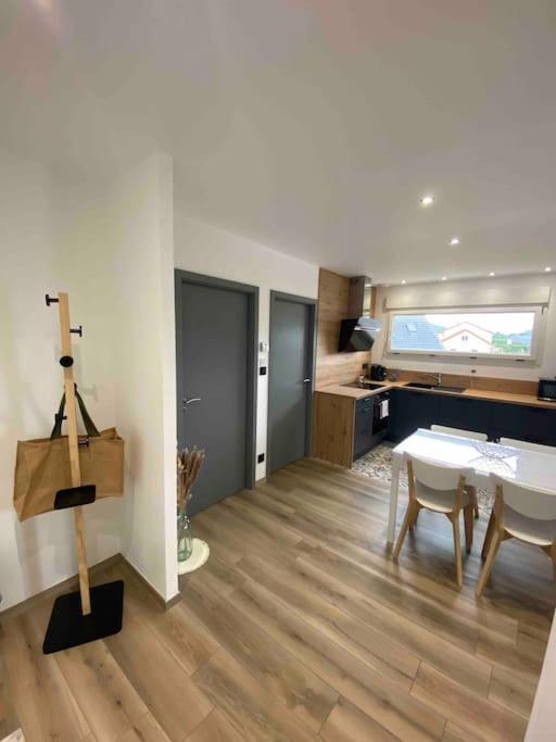 Appartement Climatise Charmes  Eksteriør billede