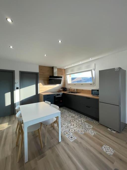 Appartement Climatise Charmes  Eksteriør billede