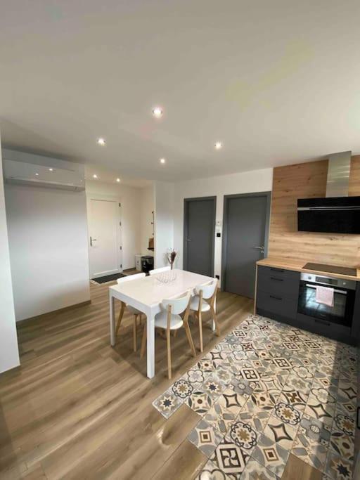 Appartement Climatise Charmes  Eksteriør billede