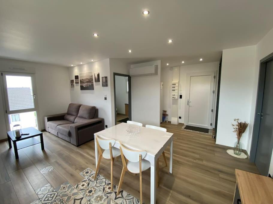 Appartement Climatise Charmes  Eksteriør billede